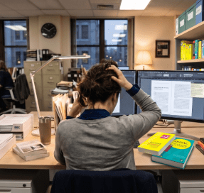 dona amb molta feina - Primer de Maig - Dia Treball